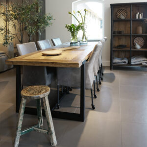 Eiken eettafel ijzeren poot